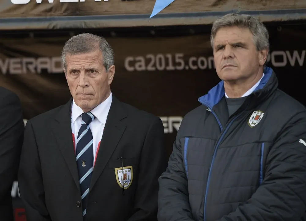 Celso Otero siempre al lado del Maestro Tabárez en la selección