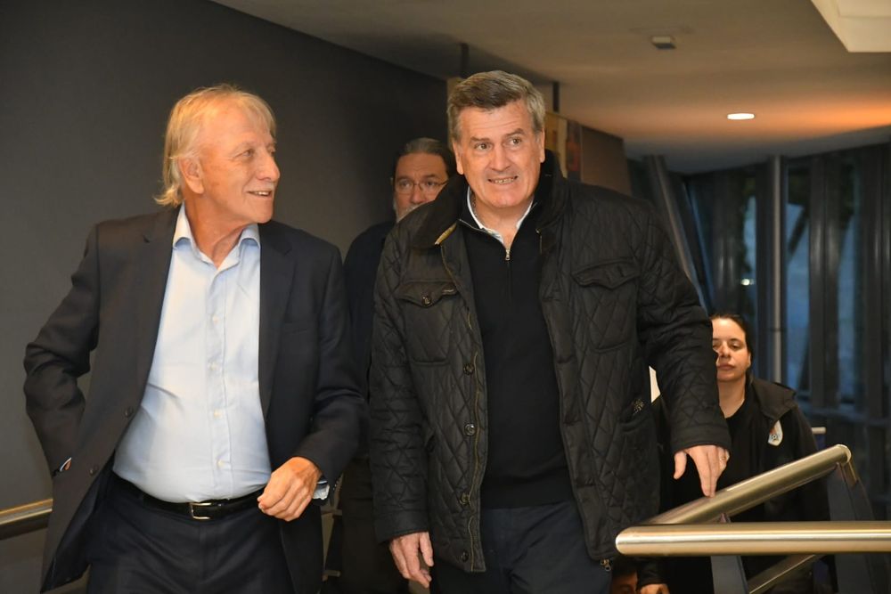 Edgar Welker y Pedro Bordaberry llegando a la reunión informativa de la AUF