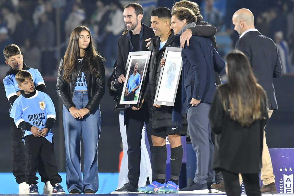Diego Godín, Luis Suárez, Diego Lugano y Diego Forlán
