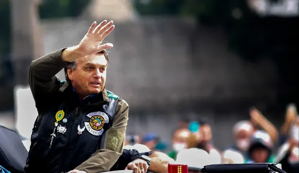 Bolsonaro critica regularmente las medidas de confinamiento y el uso de mascarillas