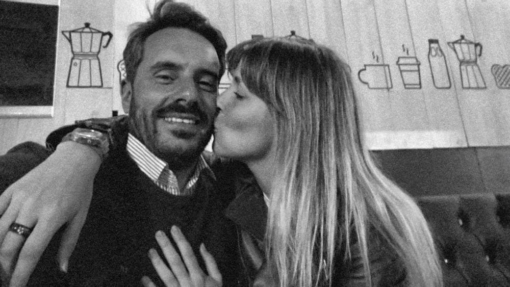 El relator de Carve Deportiva, Gabriel Regueira, junto a su pareja Florencia González
