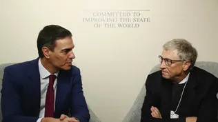 PedroSánchez junto al fundador de Microsoft, Bill Gates, en el Foro de Davos.