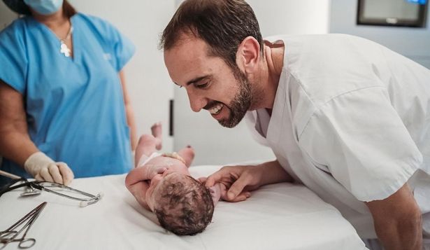 Diego Godín, el excapitán de la selección de Uruguay de fútbol, fue padre por segunda vez