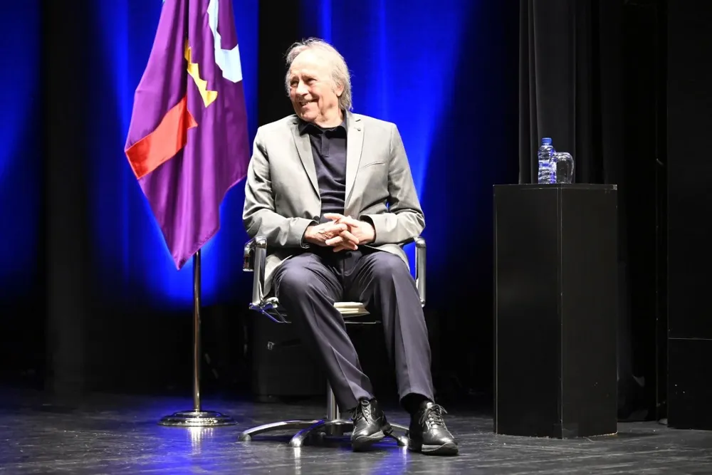 Acto de entrega de la Medalla de Honor a JOan Manuel Serrat