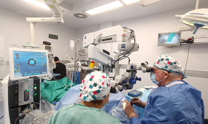 Hito médico en Málaga: extirpan un tumor cerebral a un joven mientras estaba despierto y cantaba