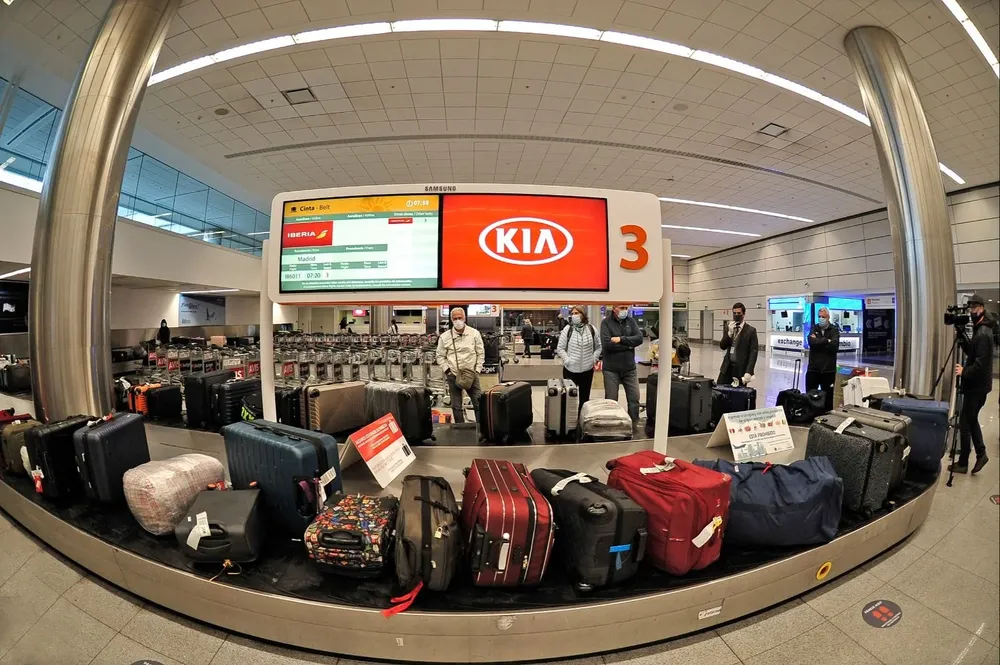 Pilotos, asistentes de vuelo y otro personal se reportaron enfermos o debieron entrar en cuarentena