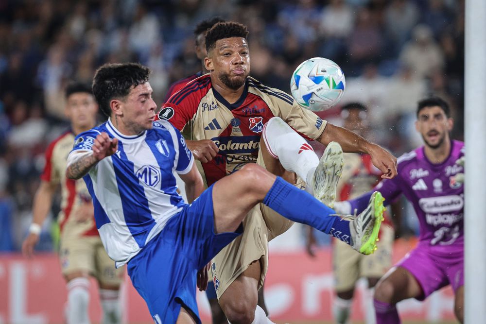 Gonzalo Gómez de Juventud de Las Piedras ante Independiente Medellín por Copa Libertadores