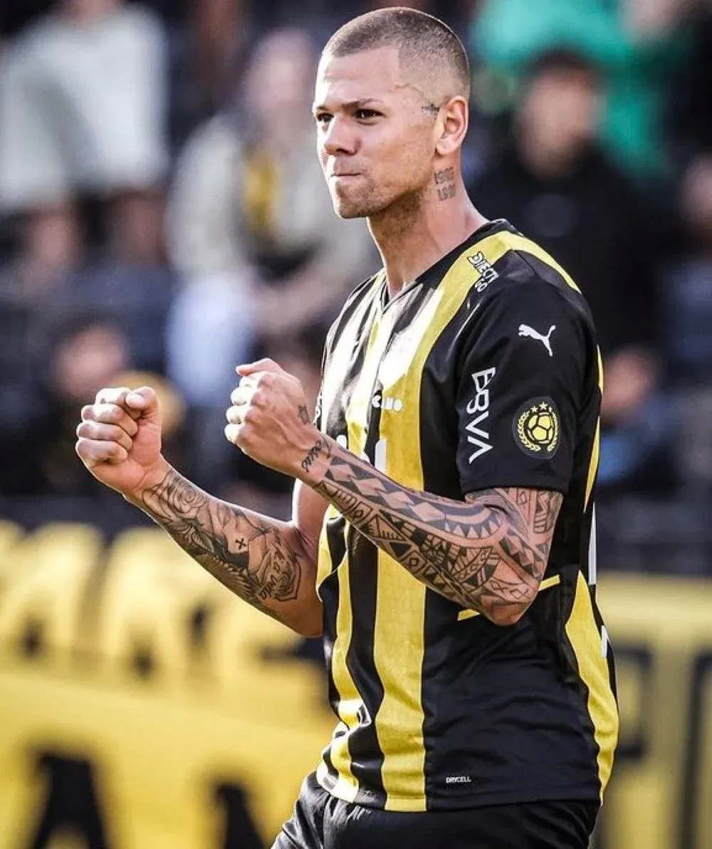 Léo Coelho apunta a ser titular en el clásico entre Peñarol y Nacional