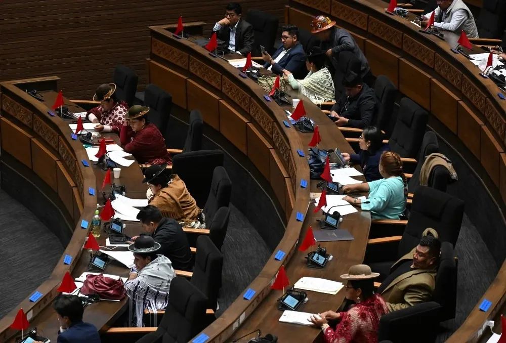 El Congreso, no obstante, aún no abordó la exigencia de campesinos y parlamentarios afines a Morales, que consiste en aprobar el inmediato cese de 26 jueces.