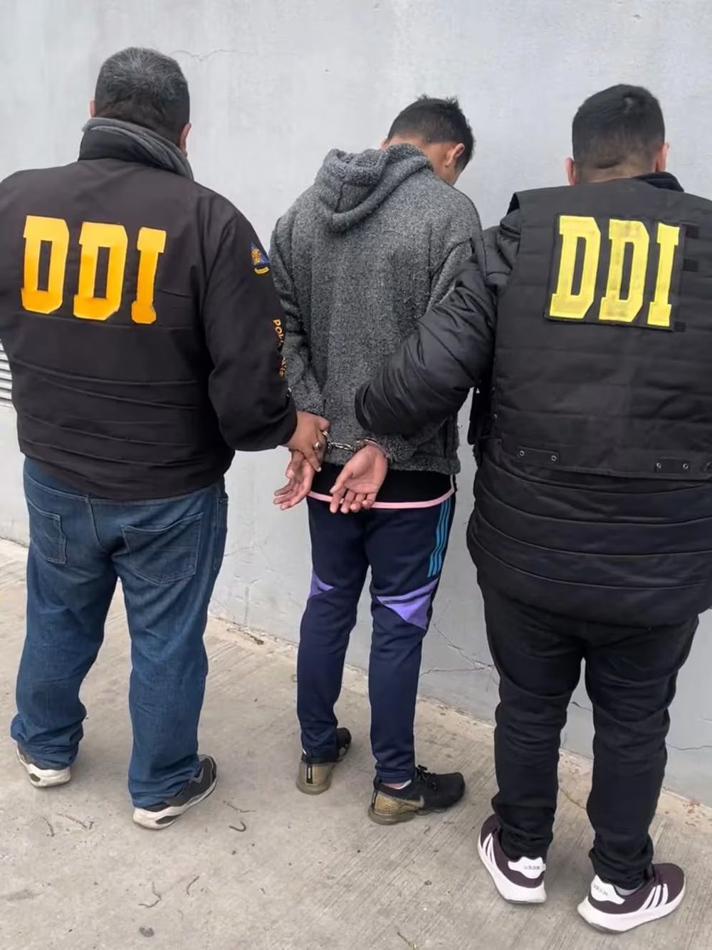 El homicida, ahora detenido, fue identificado como Dylan Gómez, también de 19 años.