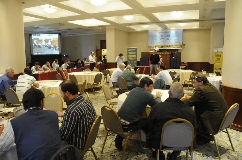 El remate se desarrolla en el hotel Sheraton