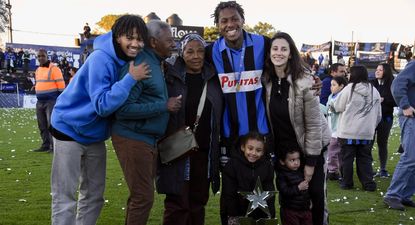 Abel Hernández junto a toda su familia celebró en Belvedere el título del Torneo Apertura