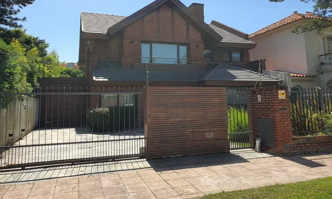 Espectacular residencia en Carrasco va a remate judicial sin base
