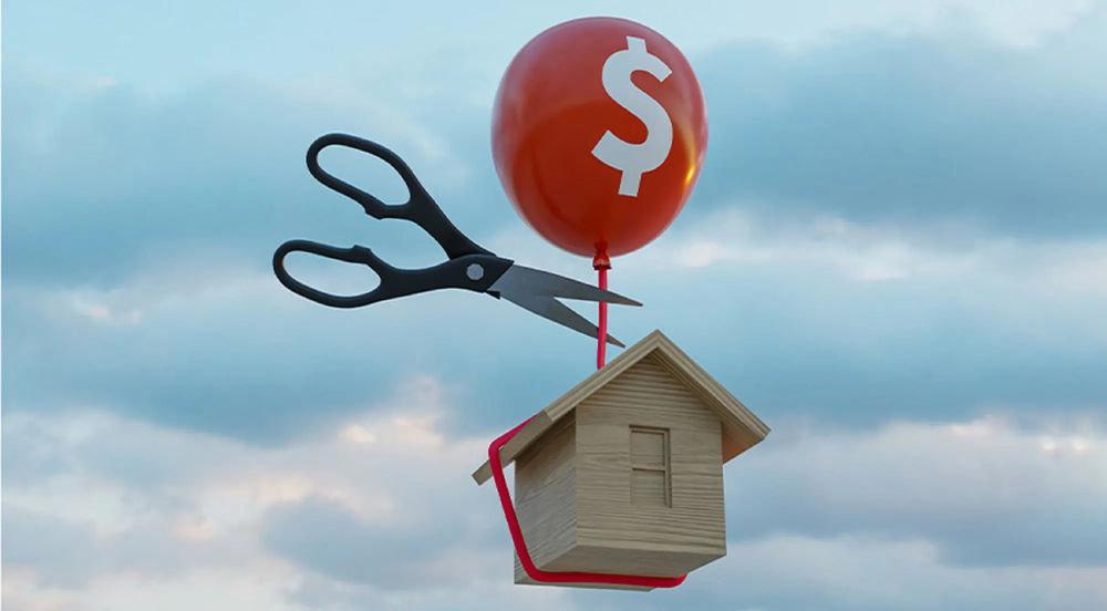 Con el precio de la vivienda en constante aumento, la regulación de los alquileres temporales con fines turísticos busca liberar oferta de inmuebles que al volcarse a un mercado de demanda insatisfecha deberían ayudar a quitar presión a los precios. Pero no es tan fácil corregir este desequilibrio.&nbsp;&nbsp;