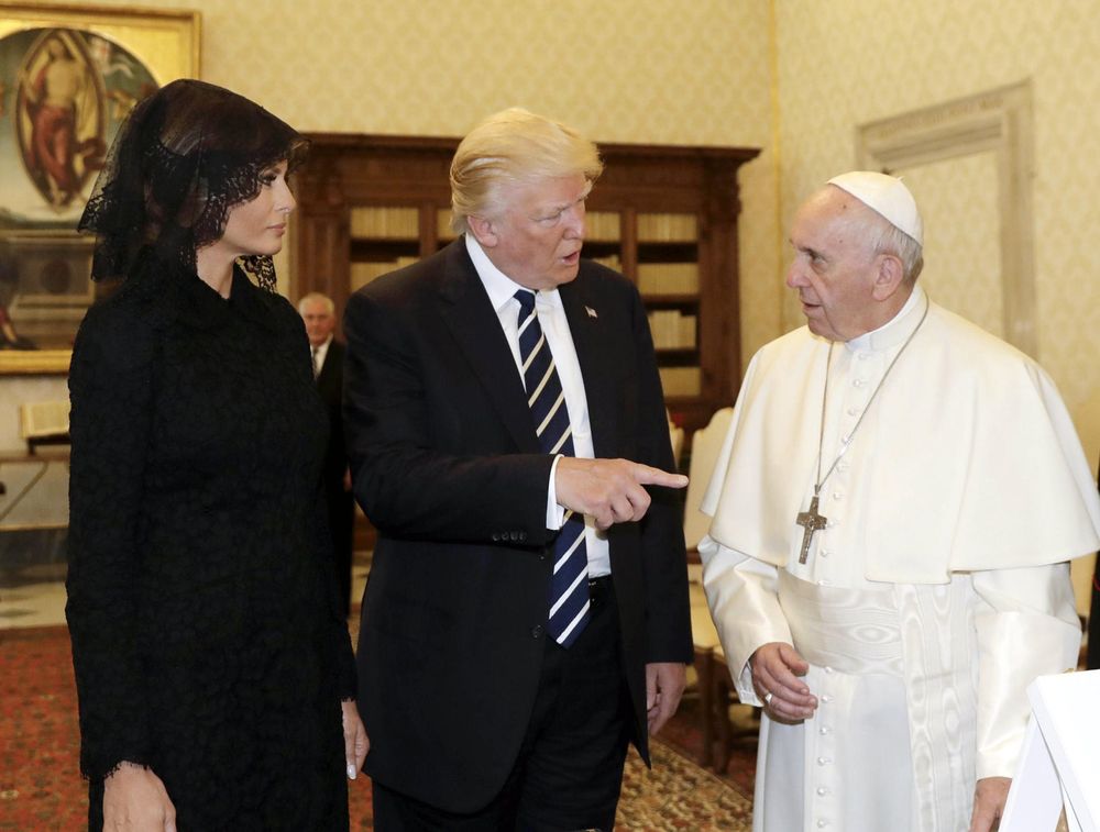 En mayo de 2017, pocos meses de iniciado el primer mandato de Trump, el papa Francisco recibió al presidente y su esposa Melania Trump en el Vaticano.