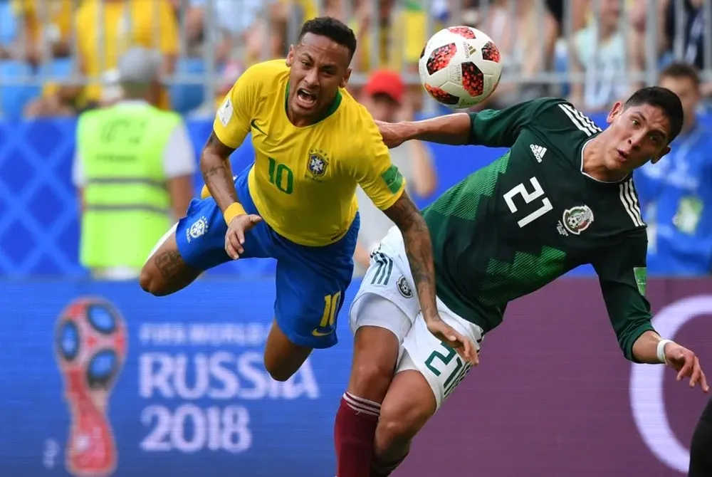 Neymar durante una de sus tantas caídas en el Mundial