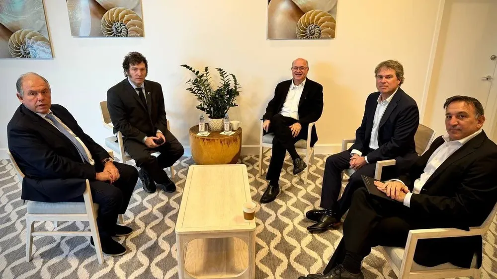 En abril pasado el presidente Javier Milei y el embajador argentino en los Estados Unidos Gerardo Werthein mantuvieron una reunión con el presidente del Banco Interamericano de Desarrollo (BID) Ilan Goldfajn y los gerentes del organismo, Matias Bendersky y James Scriven.