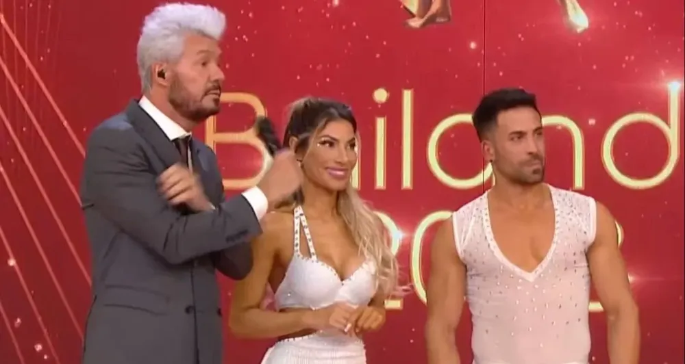 Marcelo Tinelli, junto a Fernanda Sosa y su pareja de baile