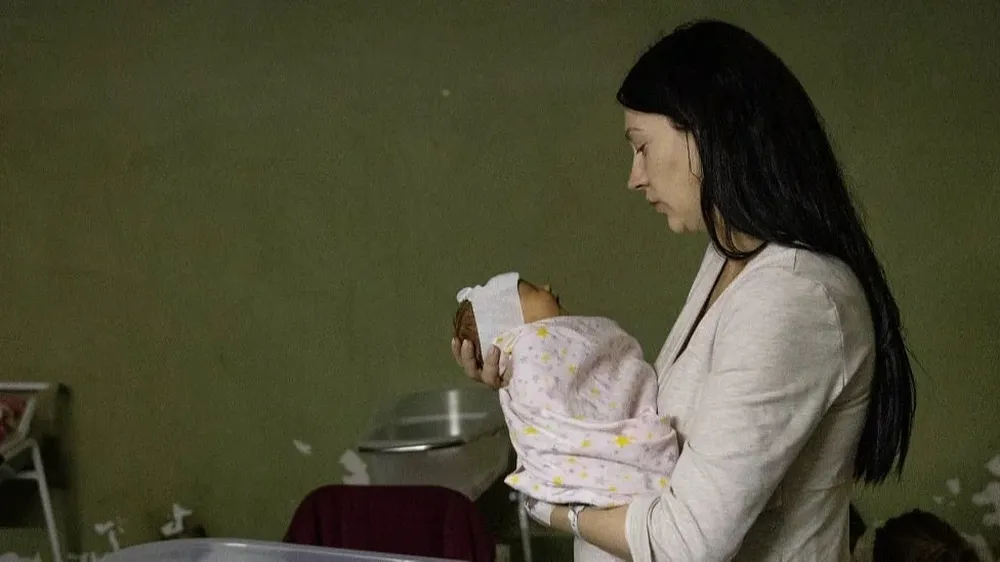 Cerca de 4.300 niños nacieron en Ucrania desde el inicio de la guerra, de acuerdo a la ONU.