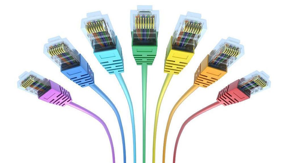 El nombre "Ethernet" proviene de la referencia histórica al éter luminífero, una teoría del siglo XIX sobre una sustancia que se creía que transportaba ondas electromagnéticas.