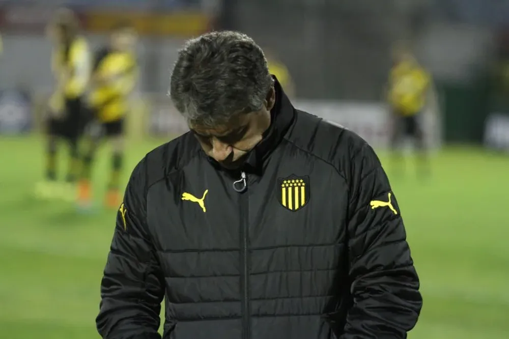 Pablo Bengoechea dijo sentir vergüenza por la goleada