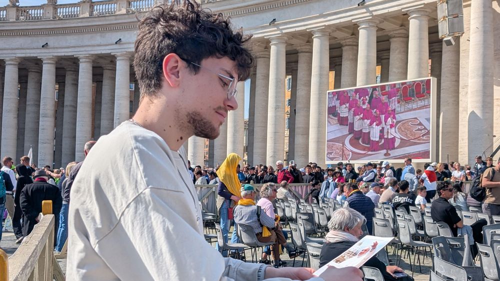Daniele Mazzanti es uno de los cientos de jóvenes que en las últimas horas acudieron al Vaticano a rendirle homenaje a Francisco.