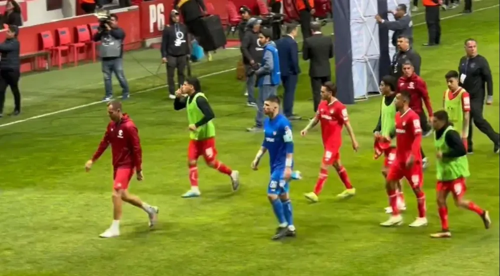 Maximiliano Araújo y su gesto en Toluca