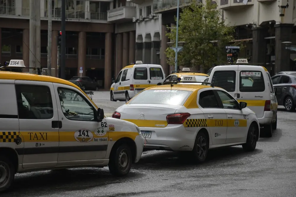 El aumento de combustibles preocupa a la gremial del taxi.