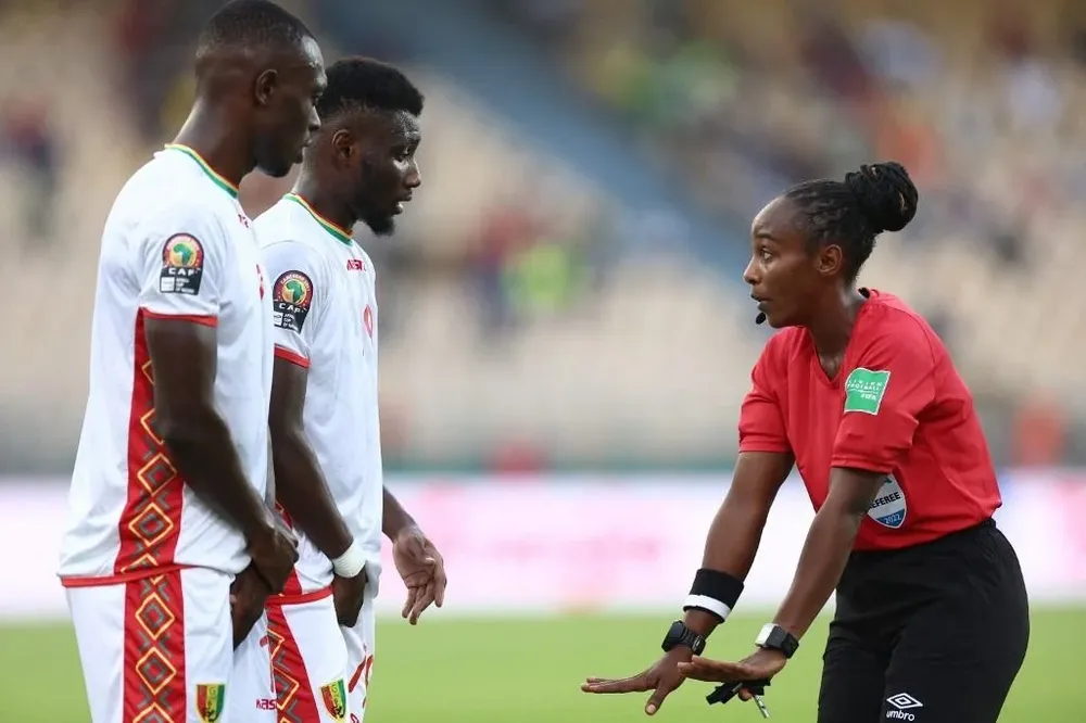 Salima Rhadia Mukansanga en la Copa África