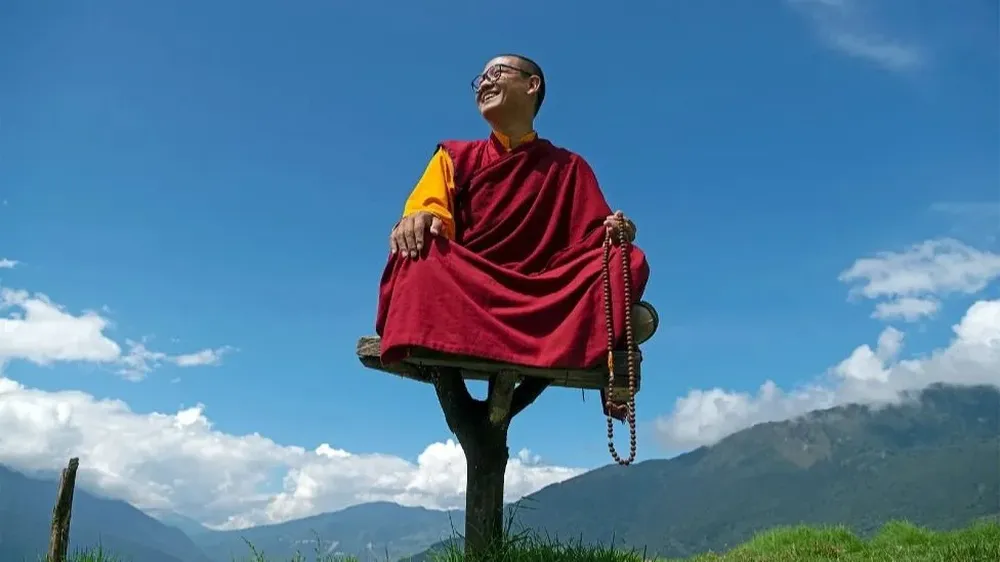 En 2009 Rinpoche se convirtió en el maestro espiritual más joven de Bután.