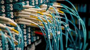 Antel define si vende servicios a cables que ofrecen internet en los hogares