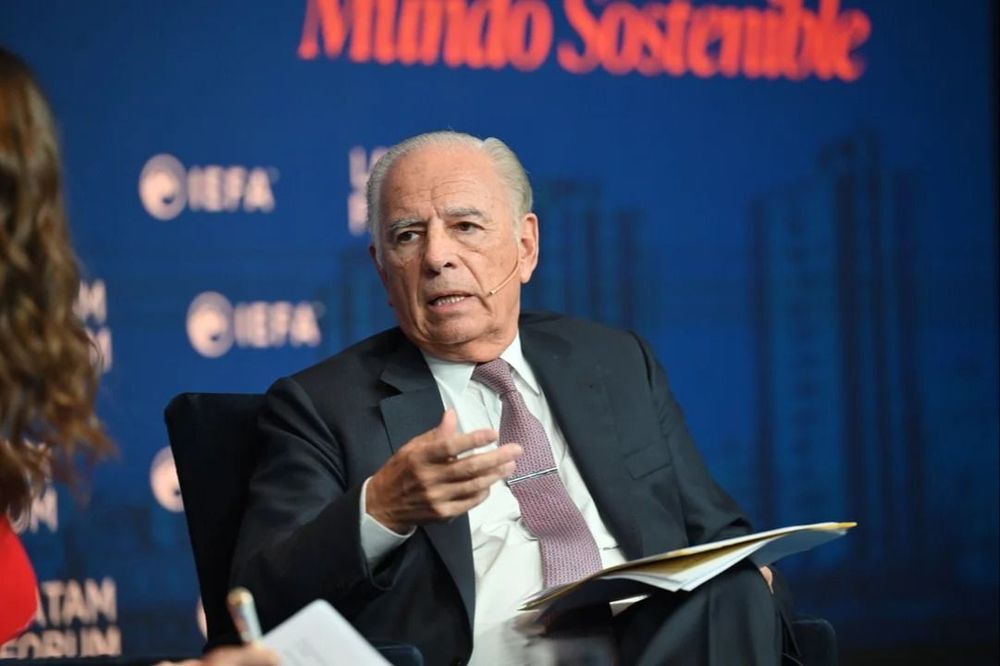 El empresario petrolero Alejandro Bulgheroni consideró que Milei está haciendo muy bien porque está yendo al fondo de las cosas, yendo a combatir lo que genera estos problemas