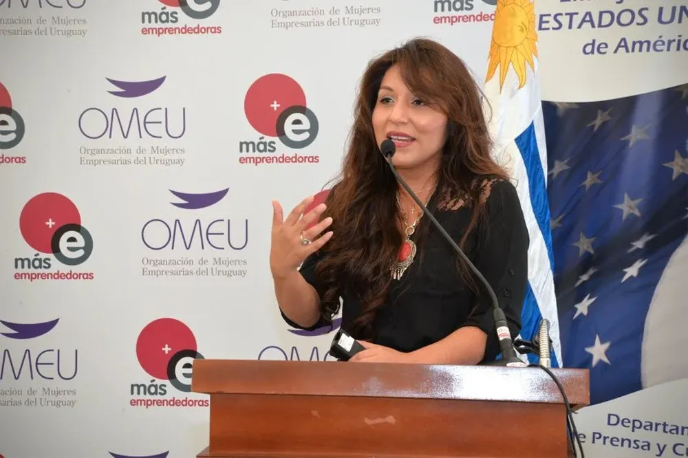 Cynthia Hellen durante su exposición en el seminario Más Emprendedoras