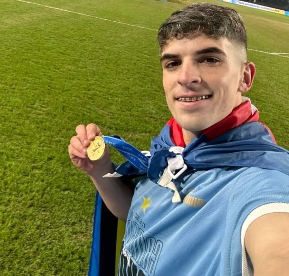 La selfie con la bandera de Mercedes