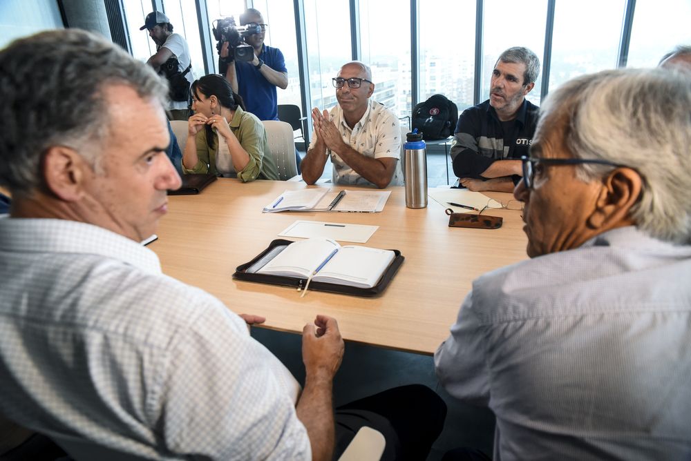 20250205 Yamandú Orsi se reúne con el PIT-CNT, gobierno de transición.