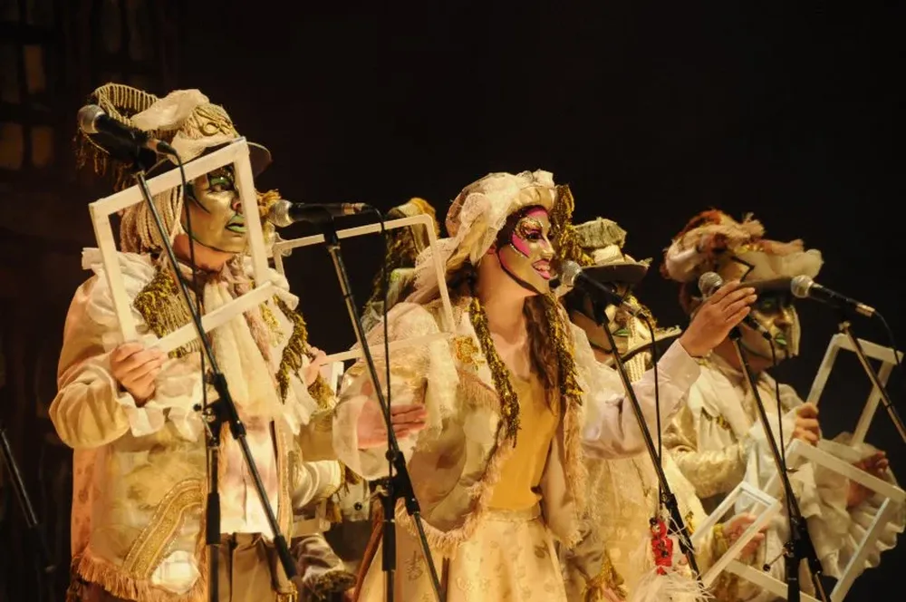 Los humoristas Sociedad Anónima durante su presentación en el Teatro de Verano.
