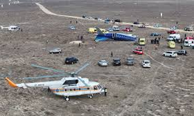 Un avión se estrelló a orillas del Mar Caspio en Kasajistán: 38 muertos y 29 sobrevivientes hospitalizados