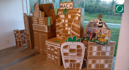 despertar el interes haciendo juguetes con carton reciclado es fundamental para que los chicos se acerquen al arte