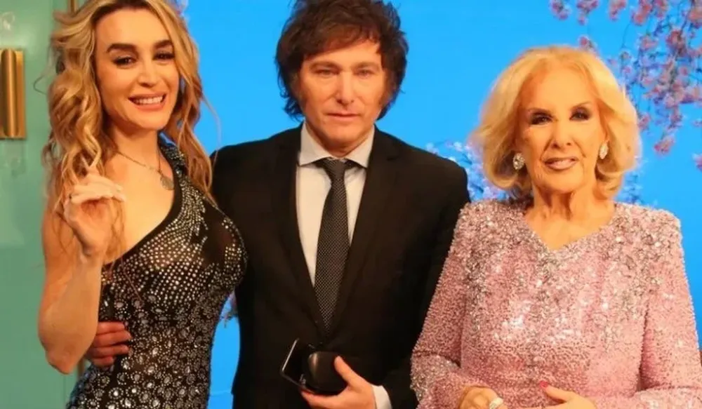 Jaier Milei y Fátima Flores, con Mirtha Legrand.