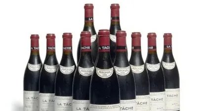 12 botellas de La Tâche, de la bodega Domaine de la Romanée