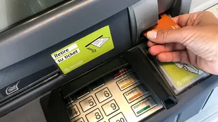 El paro en los bancos privados terminará este lunes a las 15 horas.