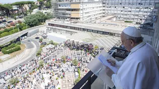 El papa Francisco dio misa desde el hospital donde permanece internado