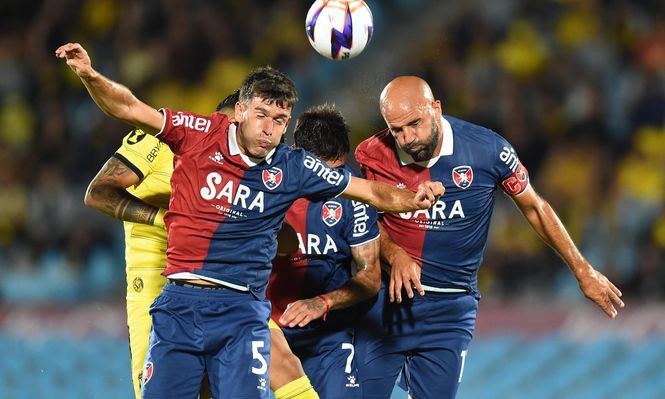 Peñarol le ganó 1-0 a Albion con gol de Maximiliano Olivera y volvió a la victoria en el Estadio Centenario