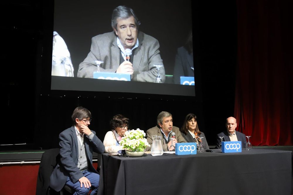 Autoriades en el marco del&nbsp;Día Internacional del Cooperativismo en Uruguay