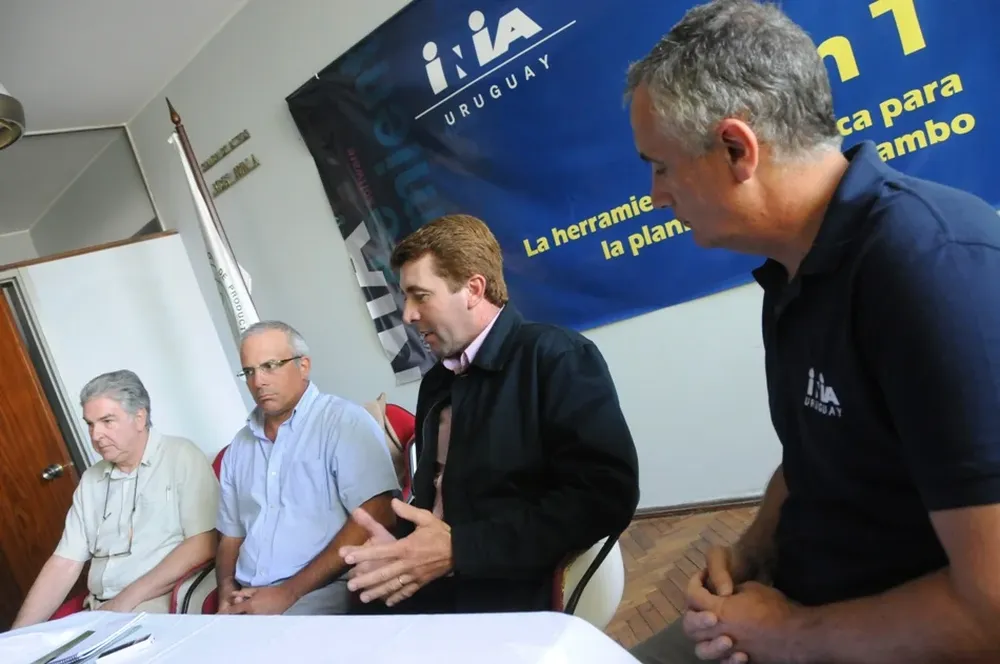 Autoridades y técnicos de INIA y ANPL durante la presentación del Plan T