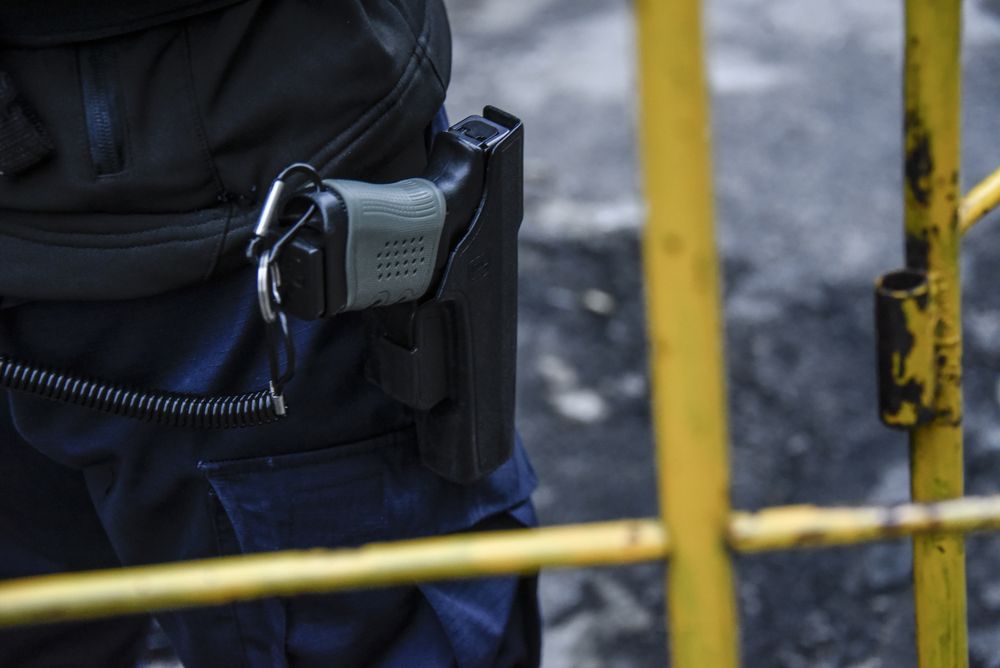 20250717 Arma policial, policia