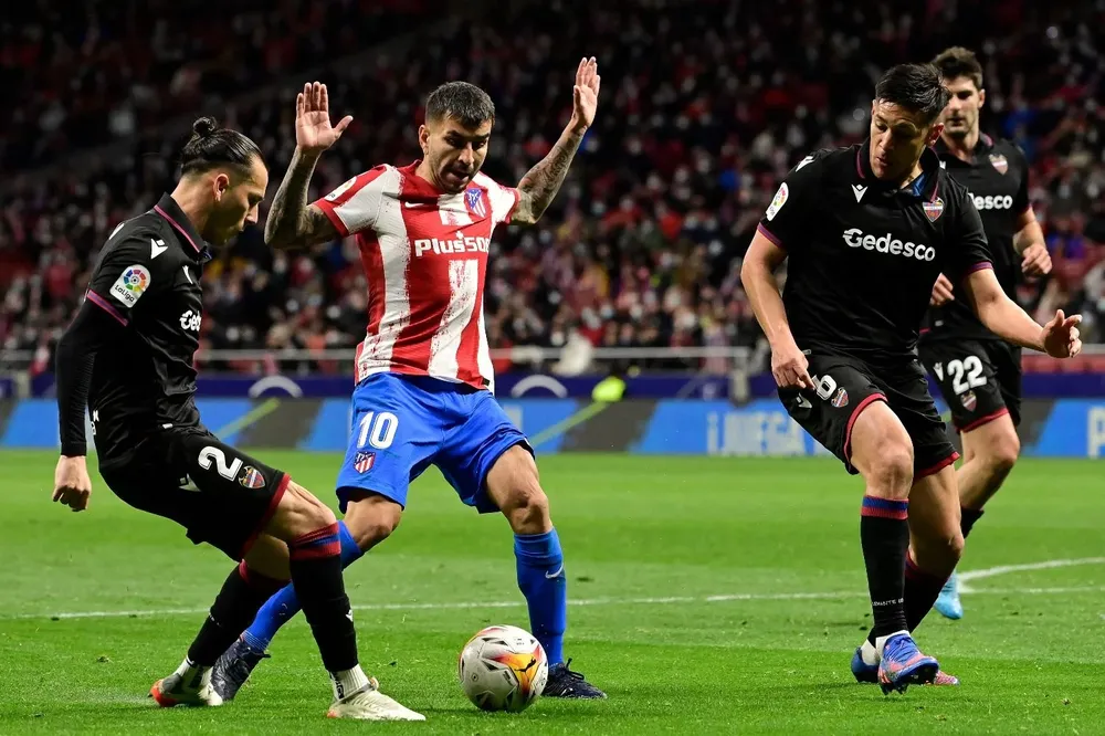 Correa se enfureció con el gol anulado