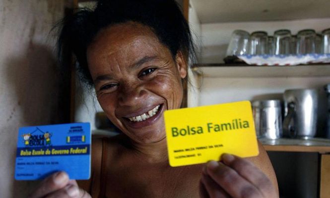La participación en Bolsa Família aumenta la entrada al empleo formal, especialmente entre los jóvenes, según un estudio del FMI.