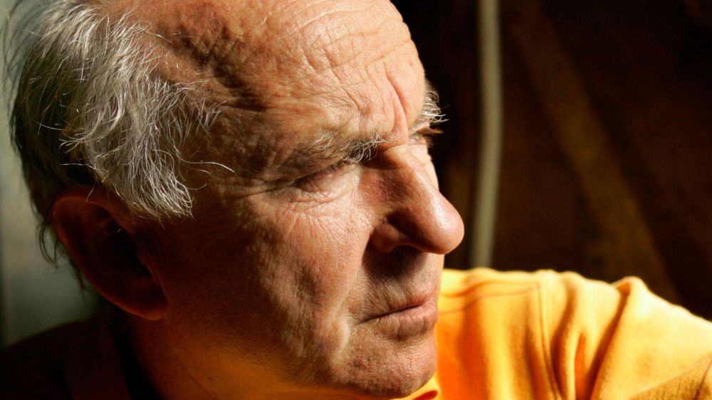 Yvon Chouinard se describe como un "dirtbag", un término que entre los montañistas se refiere a alguien que valora más su tiempo que el dinero y pasa la mayor parte de ese tiempo haciendo el deporte que lo apasiona.