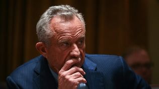 Cambios polémicos en Salud: Kennedy destituye a expertos en vacunas y nombra asesores que cuestionan su eficacia